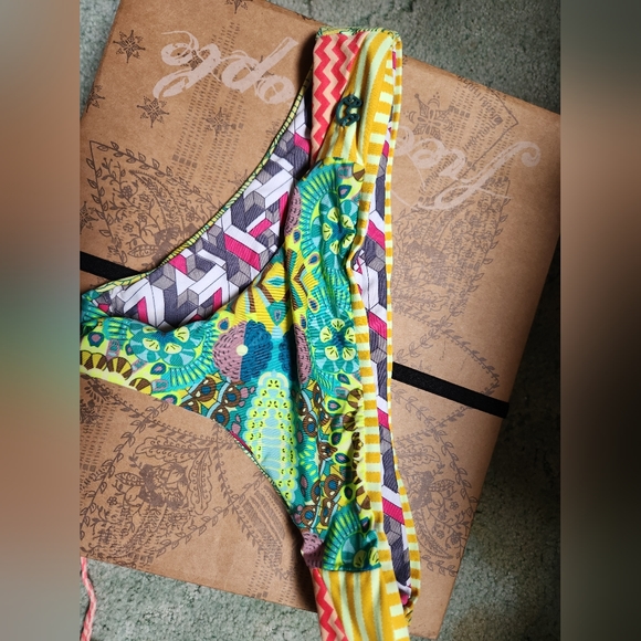 Swimsuit - Picture 4 of 4